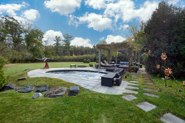 1551 Mill Trail, Highland Park, IL 60035