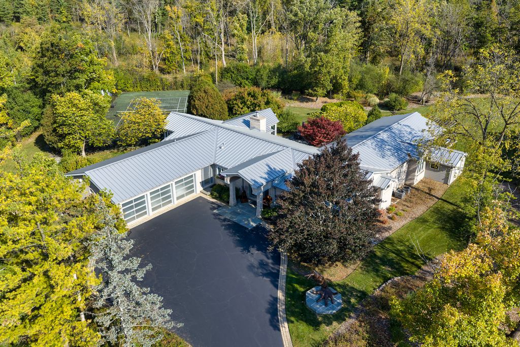 1551 Mill Trail, Highland Park, IL 60035