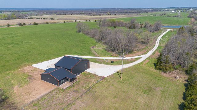 1798 E 328th Road, Bolivar, MO 65613