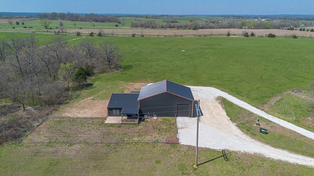 1798 E 328th Road, Bolivar, MO 65613