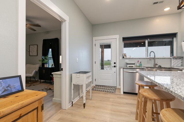 1798 E 328th Road, Bolivar, MO 65613