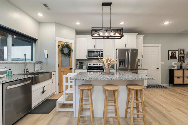 1798 E 328th Road, Bolivar, MO 65613