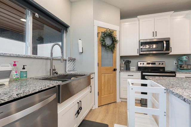 1798 E 328th Road, Bolivar, MO 65613