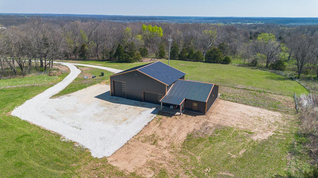 1798 E 328th Road, Bolivar, MO 65613