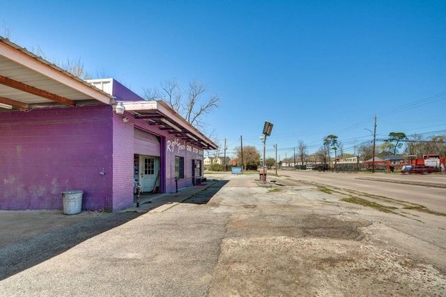 4423 Yale Street, Houston, TX 77018