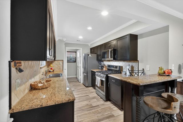 527 Falling Leaves Drive, Duncanville, TX 75116