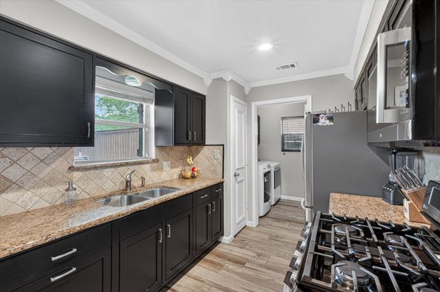 527 Falling Leaves Drive, Duncanville, TX 75116