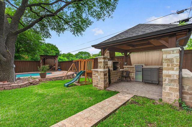 527 Falling Leaves Drive, Duncanville, TX 75116