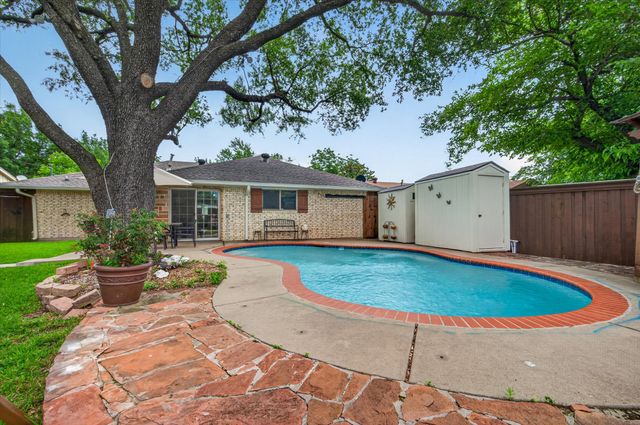 527 Falling Leaves Drive, Duncanville, TX 75116