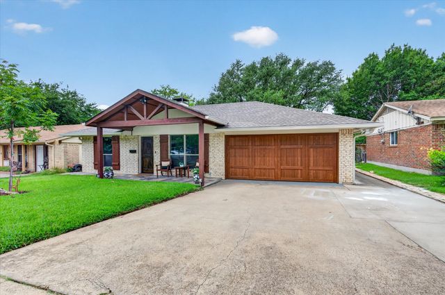 527 Falling Leaves Drive, Duncanville, TX 75116
