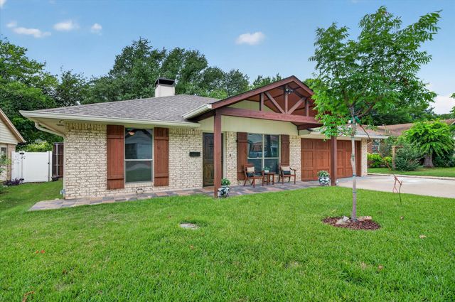 527 Falling Leaves Drive, Duncanville, TX 75116