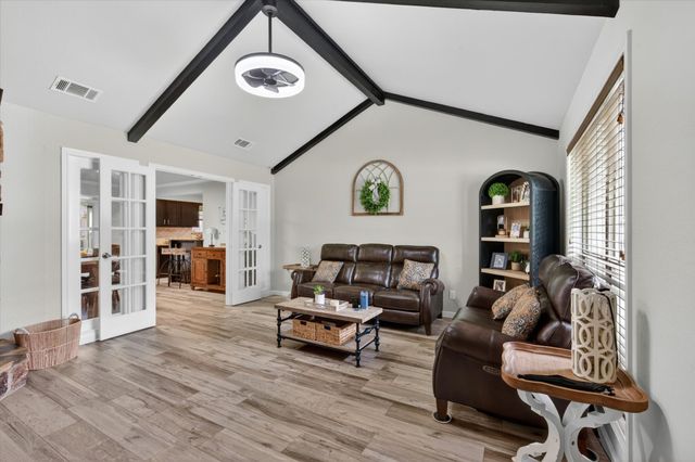 527 Falling Leaves Drive, Duncanville, TX 75116