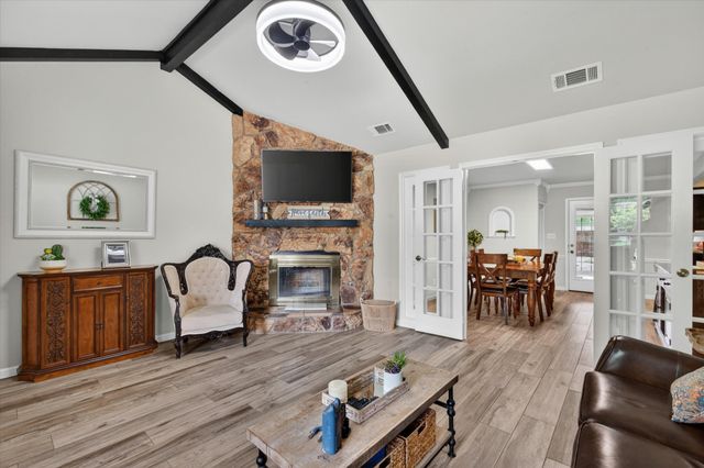 527 Falling Leaves Drive, Duncanville, TX 75116