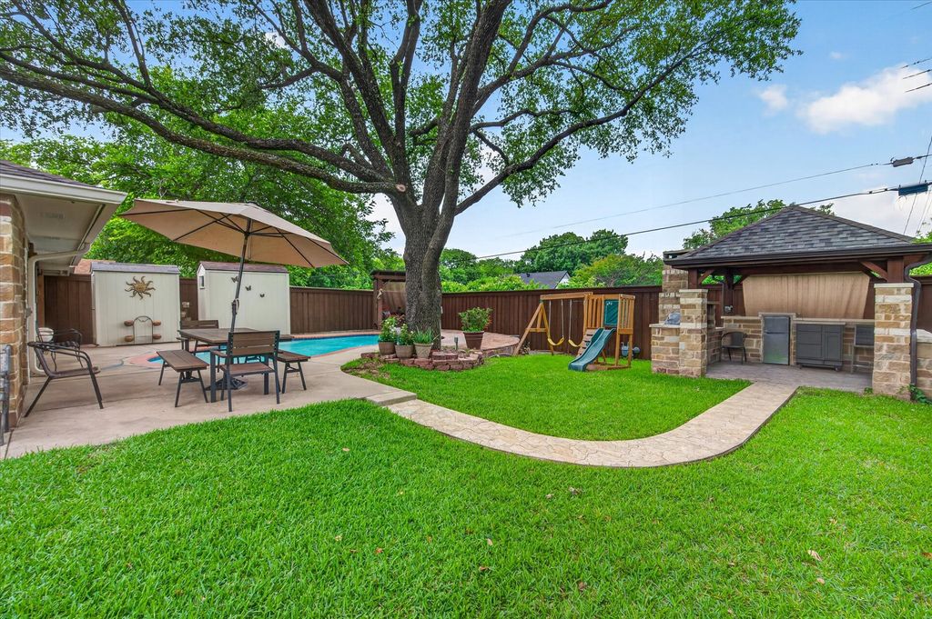 527 Falling Leaves Drive, Duncanville, TX 75116