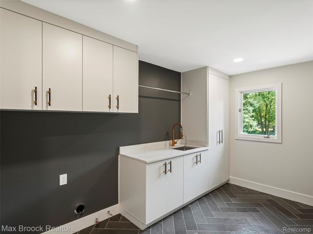 22463 Norfolk Court, Novi, MI 48374