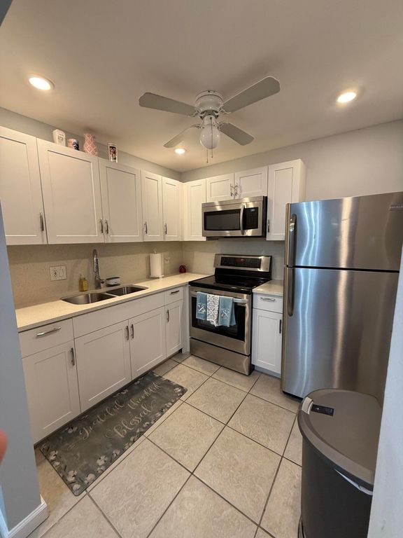 200 VILLAGE GREEN E 218, Palm Springs, FL 33461