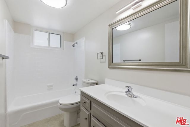 7711 W 82nd Street, Playa Del Rey (los Angeles), CA 90293