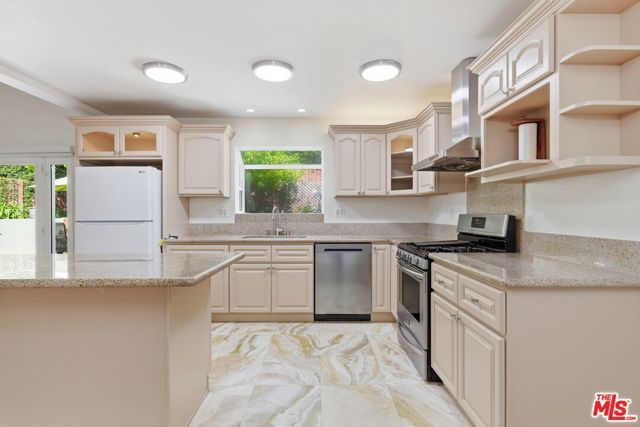 7711 W 82nd Street, Playa Del Rey (los Angeles), CA 90293