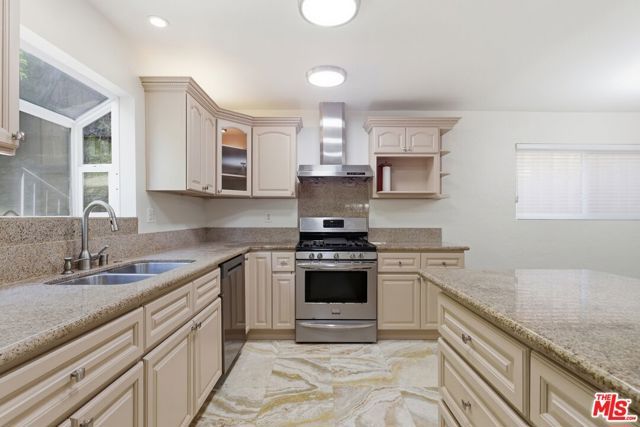 7711 W 82nd Street, Playa Del Rey (los Angeles), CA 90293