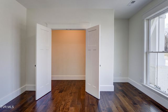 1217 Brumit Field, Johnson City, TN 37615