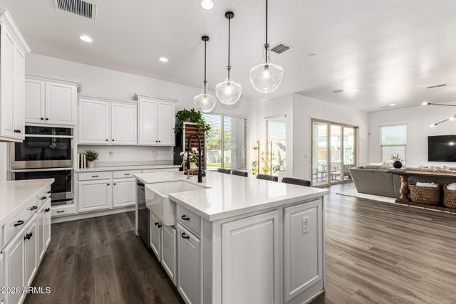 8502 W MYRTLE Avenue, Glendale, AZ 85305