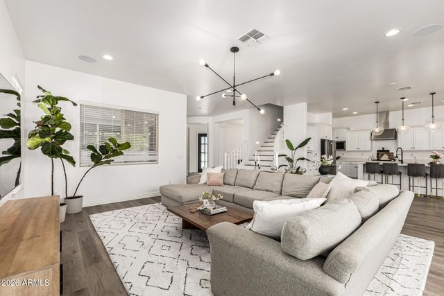 8502 W MYRTLE Avenue, Glendale, AZ 85305