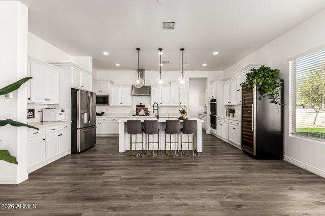 8502 W MYRTLE Avenue, Glendale, AZ 85305