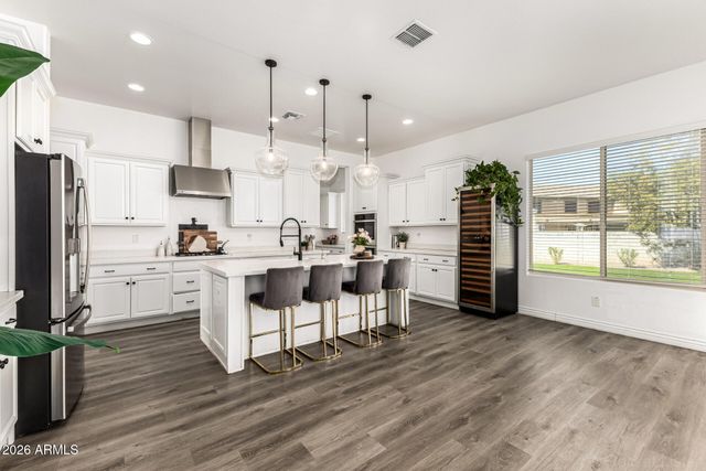 8502 W MYRTLE Avenue, Glendale, AZ 85305