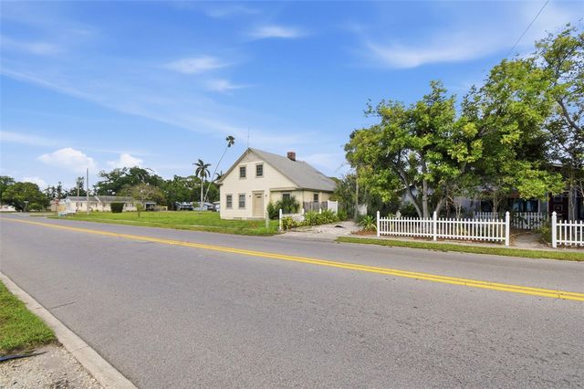 2513 16TH AVENUE W, Bradenton, FL 34205