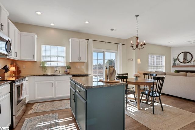 208 Addlestone Circle, Fountain Inn, SC 29644