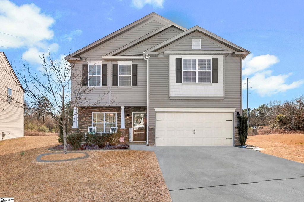 208 Addlestone Circle, Fountain Inn, SC 29644