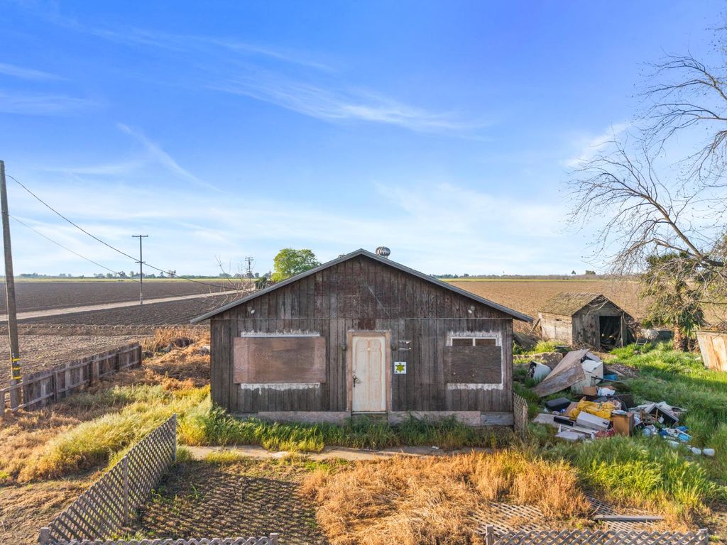 16737 Colony Road, Lemoore, CA 93245