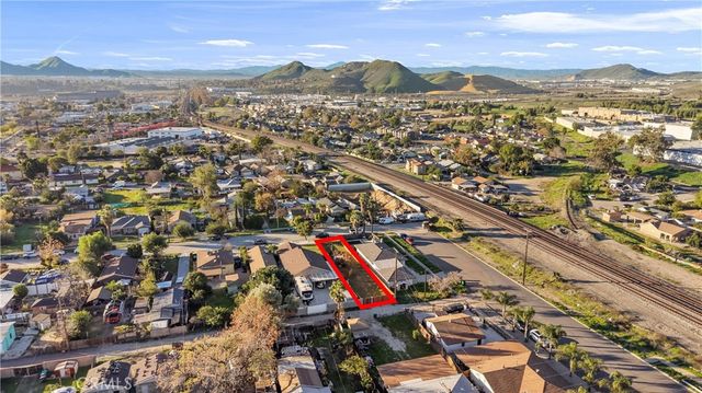 0 W O, Colton, CA 92324