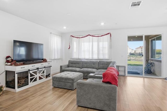 10362 Baldy Dr, Stockton, CA 95219