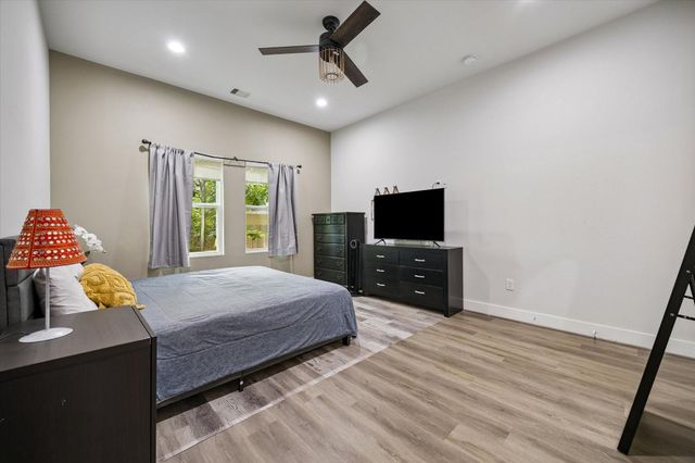122 E 33rd Street, Houston, TX 77018