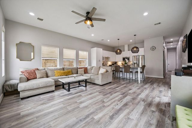122 E 33rd Street, Houston, TX 77018