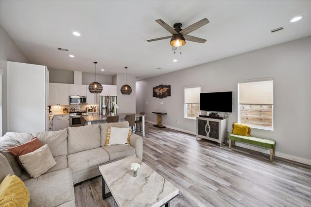 122 E 33rd Street, Houston, TX 77018
