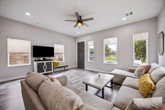 122 E 33rd Street, Houston, TX 77018