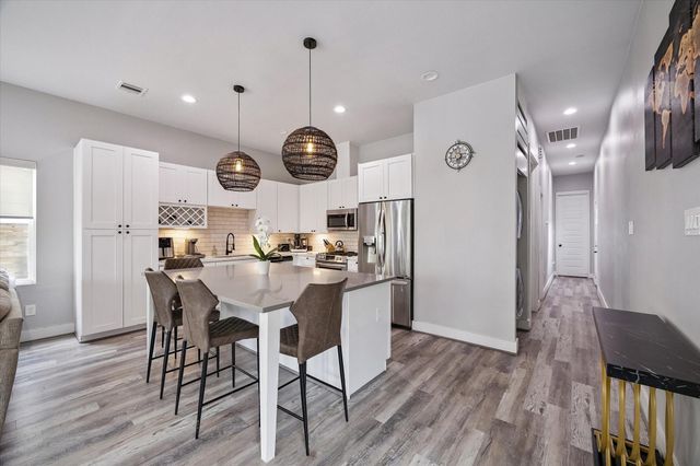 122 E 33rd Street, Houston, TX 77018