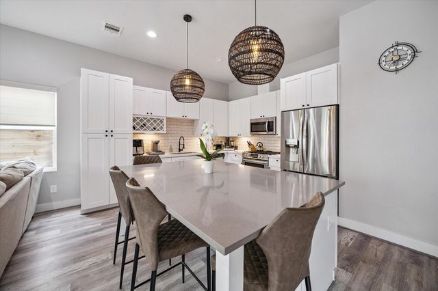 122 E 33rd Street, Houston, TX 77018