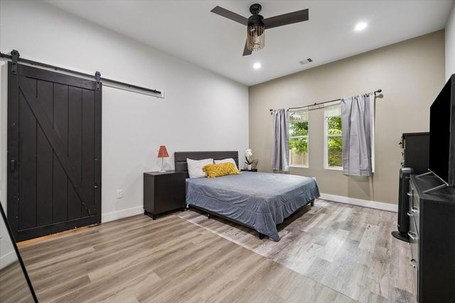 122 E 33rd Street, Houston, TX 77018