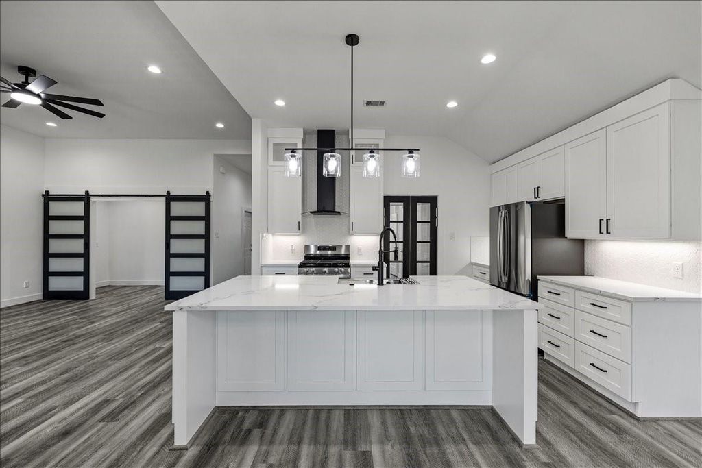 14103 W 3rd Street, Santa Fe, TX 77517
