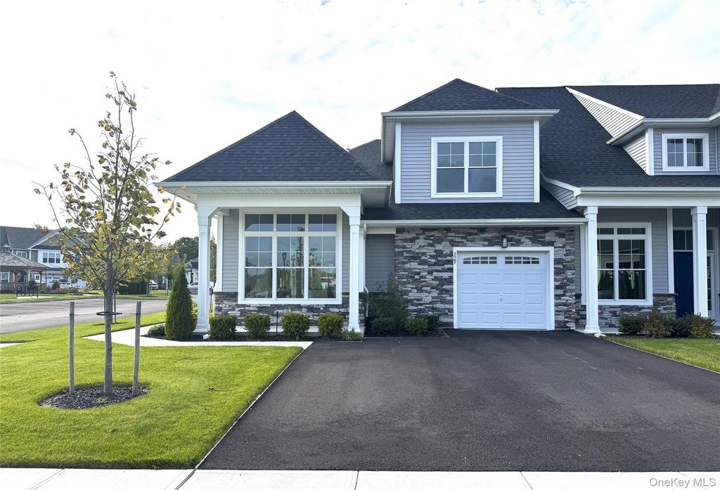 329 Silver Timber Drive 329, Yaphank, NY 11980