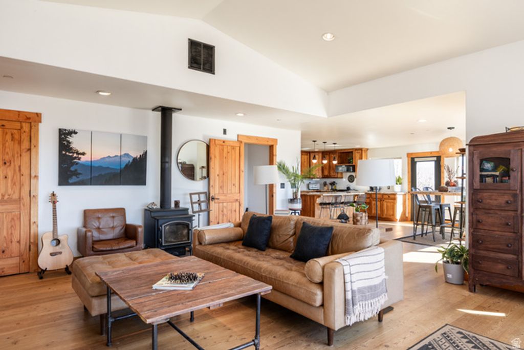 Image 2 of property listing at 277 E CRESTVIEW DR, Wanship, UT 84017