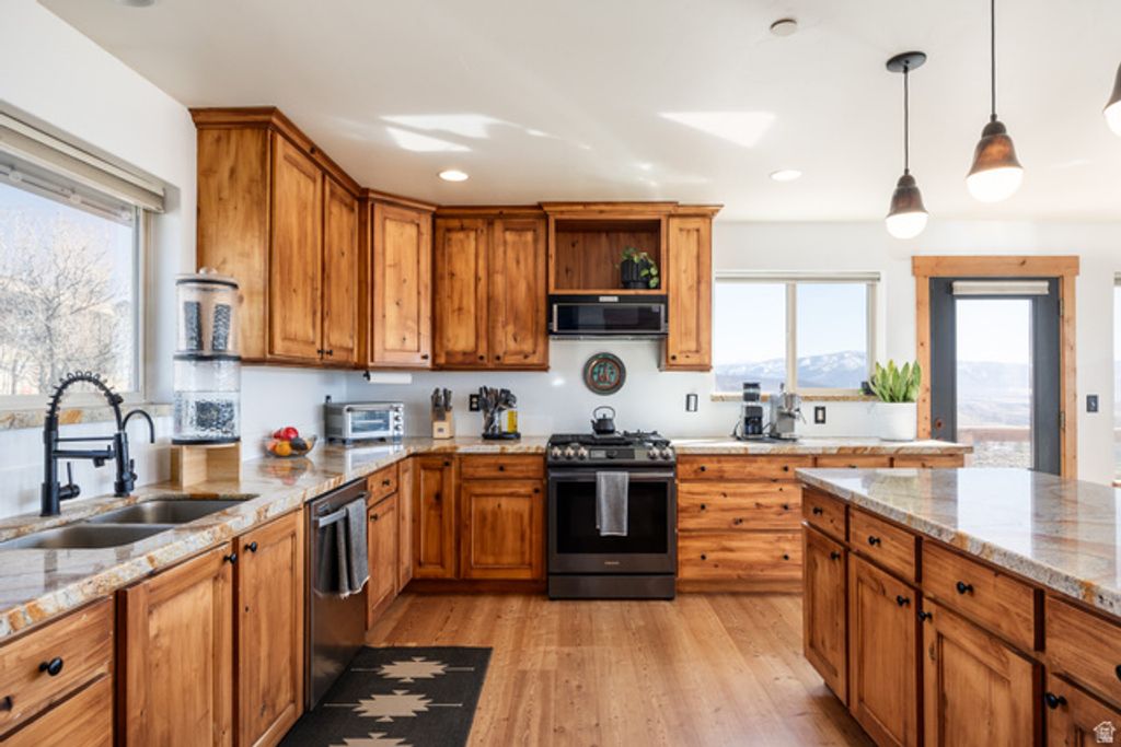 Image 12 of property listing at 277 E CRESTVIEW DR, Wanship, UT 84017