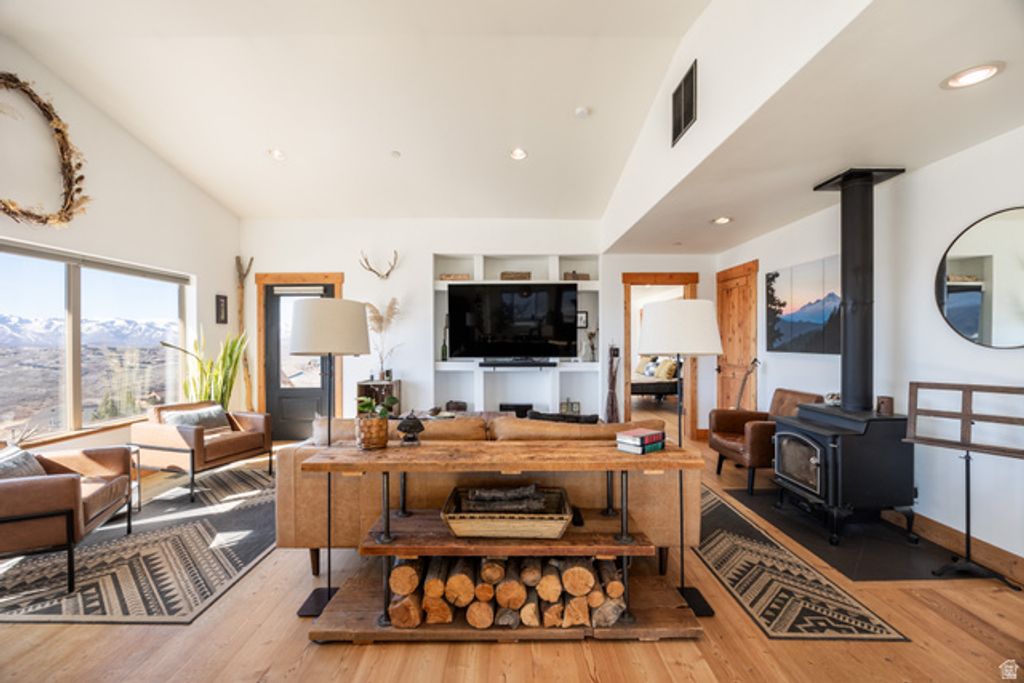 Image 3 of property listing at 277 E CRESTVIEW DR, Wanship, UT 84017