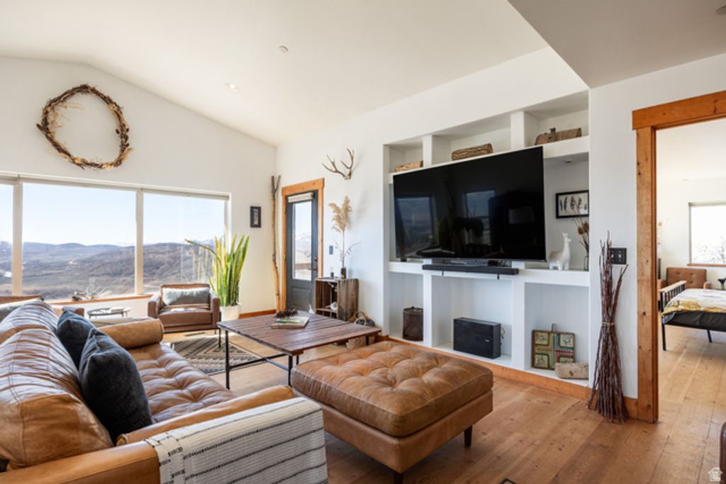 Image 4 of property listing at 277 E CRESTVIEW DR, Wanship, UT 84017