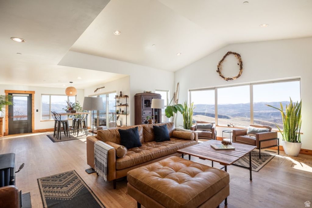 Image 6 of property listing at 277 E CRESTVIEW DR, Wanship, UT 84017