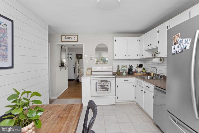 92 BAKER BLVD, Marlton, NJ 08053