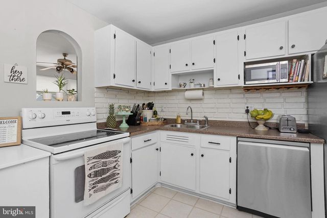 92 BAKER BLVD, Marlton, NJ 08053